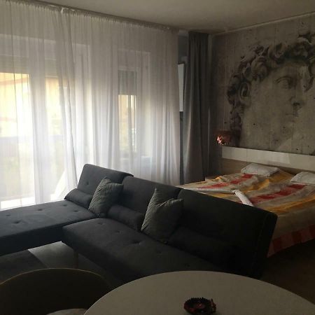 Hunyadi Apartman Szekszárd Buitenkant foto