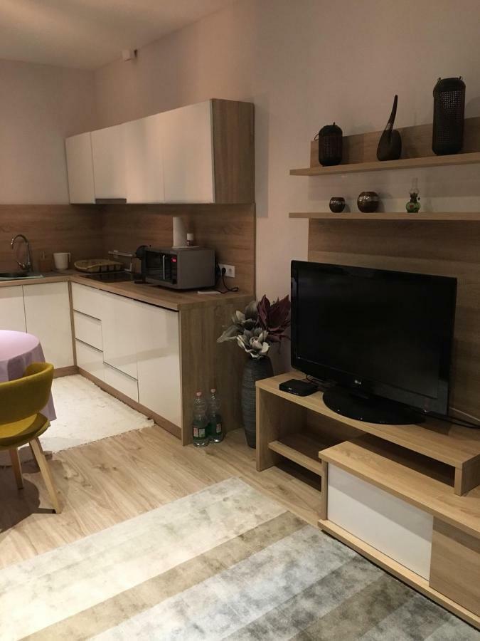 Hunyadi Apartman Szekszárd Buitenkant foto