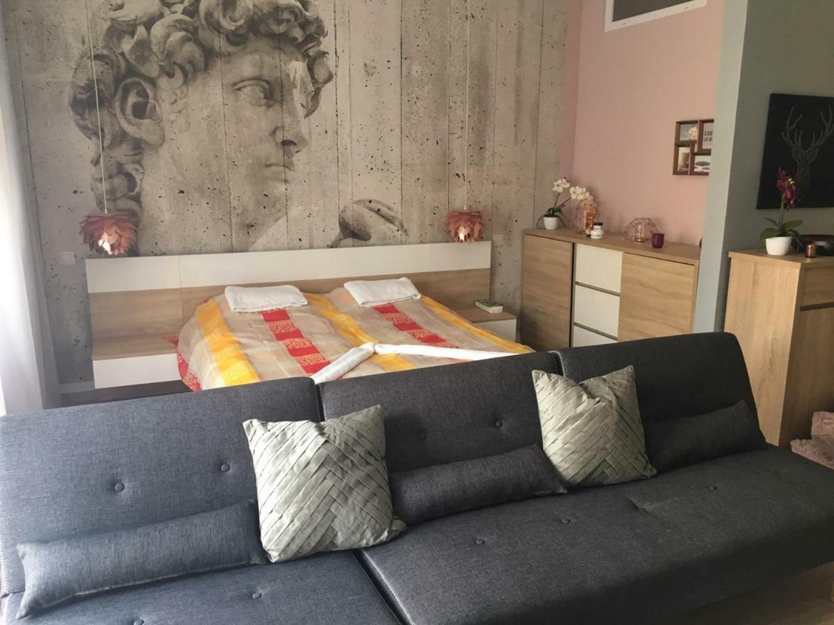 Hunyadi Apartman Szekszárd Buitenkant foto