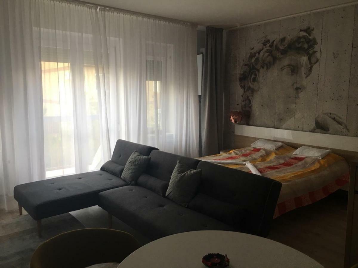 Hunyadi Apartman Szekszárd Buitenkant foto